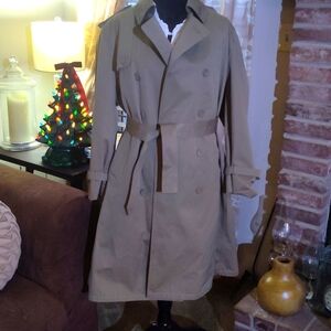 Foreman and Clark trench coat gorgeous condition size 40 short